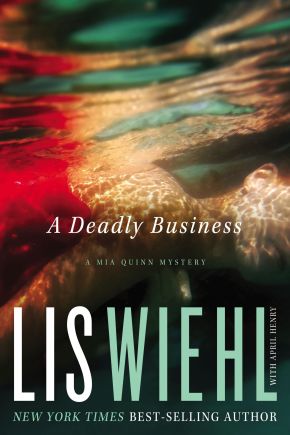 A Deadly Business (A Mia Quinn Mystery) HB